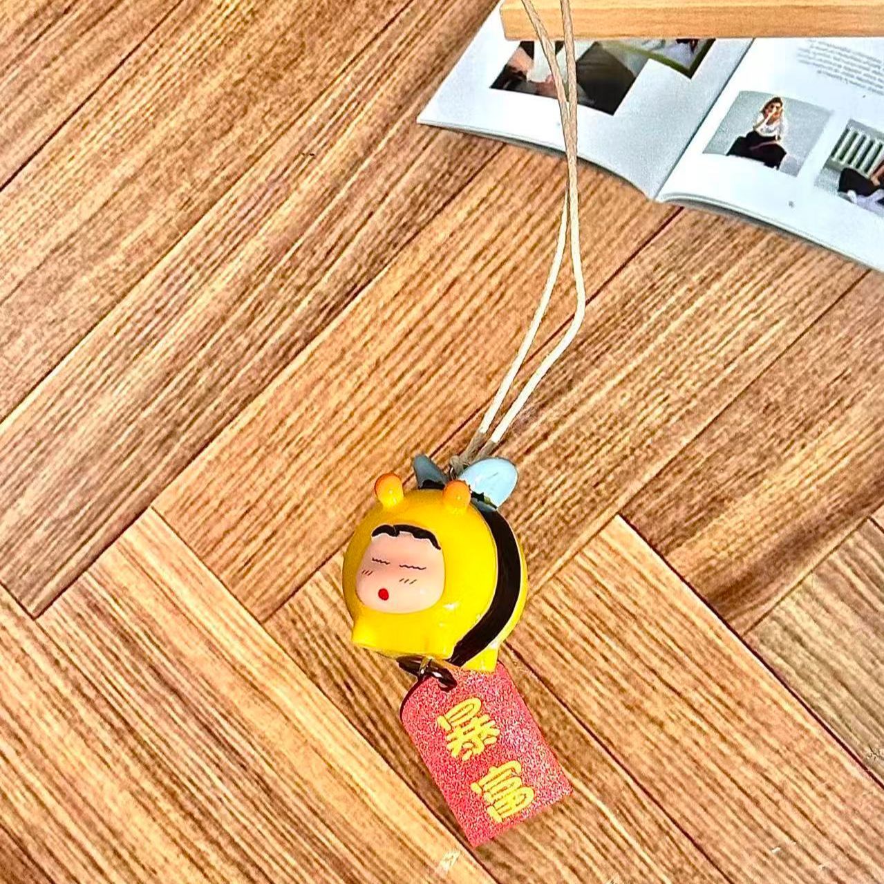 Crayon Shin-chan Bee Cosplay F - огляд і ціна Car Accessories For Inside