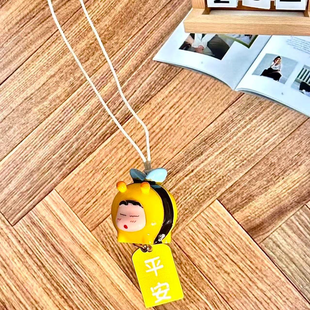 Crayon Shin-chan Bee Cosplay F - огляд і ціна Car Accessories For Inside